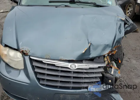 2005 Chrysler Town & Country Lx z USA, uszkodzony, nr VIN 2C4GP44R45R236884